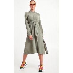 SUKIENKA SAND SPORTMAX CODE. Sukienki damskie Weekend Max Mara, bez wzorów, eleganckie, bez kołnierzyka, bez rękawów. Za 1799,00 zł.