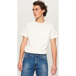 T-shirty męskie: T-shirt z melanżowanej dzianiny – Kremowy