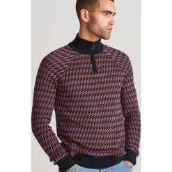 Wzorzysty sweter ze stójką - Wielobarwny. Swetry męskie Reserved, s. W wyprzedaży za 79,99 zł.