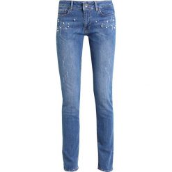 More & More Jeansy Slim Fit light blue denim. Niebieskie jeansy damskie marki More & More. W wyprzedaży za 368,10 zł.