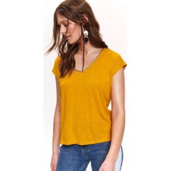 Luźny t-shirt z lnem. Żółte t-shirty damskie z dzianiny. W wyprzedaży za 34,99 zł.