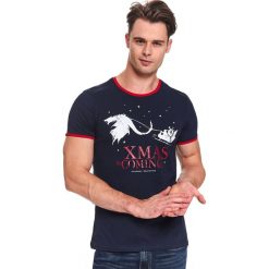 T-shirt ze świątecznym z nadrukiem. Niebieskie t-shirty męskie Top Secret, na zimę, m, z nadrukiem, klasyczne, z klasycznym kołnierzykiem. W wyprzedaży za 19,99 zł.