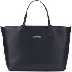 Tommy Hilfiger Iconic Tommy Torebka Niebieski. Niebieskie torebki klasyczne damskie TOMMY HILFIGER, w paski, z materiału, bez dodatków. Za 686,95 zł.