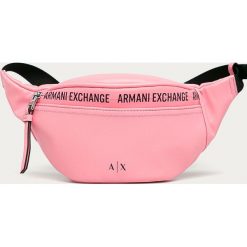 Armani Exchange - Nerka. Różowe nerki damskie Armani Exchange, w paski, ze skóry ekologicznej, bez dodatków. W wyprzedaży za 379,90 zł.