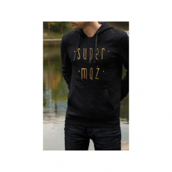 Super mąż męska czarna bluza z kapturem. Czarne bluzy męskie One mug a day, s, bez wzorów, z bawełny, z kapturem, bez rękawów, z kapturem. Za 179,00 zł.