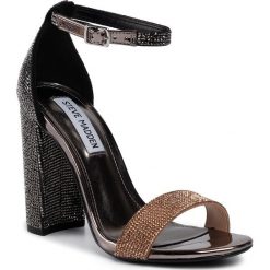 Sandały STEVE MADDEN - Carrson-R SM11000748-02003-164 Pewter Multi. Szare klapki damskie Steve Madden, z aplikacjami, ze skóry ekologicznej, bez obcasa, na obcasie. W wyprzedaży za 359,00 zł.