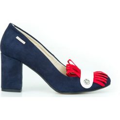 Czółenka z frędzlami - skóra naturalna - model 043 - kolor granat nubuk+czerwony+biały. Czerwone czółenka damskie Zapato, na co dzień, bez wzorów, z jeansu, z okrągłym noskiem, bez obcasa, na obcasie. W wyprzedaży za 191,40 zł.