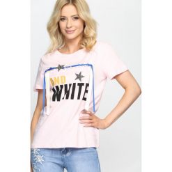 Różowy T-shirt And White. Różowe t-shirty damskie Born2be, s, z napisami, z okrągłym kołnierzem. Za 59,99 zł.