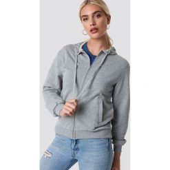 NA-KD Basic Bluza basic z kapturem - Grey. Szare bluzy damskie z kapturem marki NA-KD Basic, z bawełny. Za 100,95 zł.