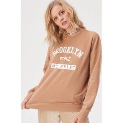 Bluza typu college z nadrukiem - Kremowy. Białe bluzy damskie Sinsay, s, z nadrukiem, bez rękawów, bez kaptura. Za 39,99 zł.