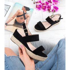 Sandałki damskie Sixth Sens TS-18 Czarne. Czarne sandały damskie Sixth Sens, bez wzorów, z tworzywa sztucznego, eleganckie, bez obcasa, na koturnie, bez zapięcia. Za 89,00 zł.