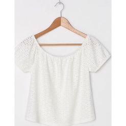 Ażurowa bluzka off shoulder - Biały. Białe bluzki damskie House, xs, bez wzorów, bez kołnierzyka, bez rękawów. W wyprzedaży za 19,99 zł.