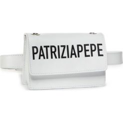 Saszetka nerka PATRIZIA PEPE - 2V9347/A6P8-W146 Bianco. Białe nerki damskie Patrizia Pepe, bez wzorów, ze skóry, eleganckie, bez dodatków. W wyprzedaży za 589,00 zł.