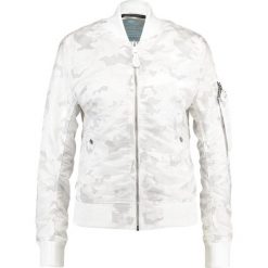 Alpha Industries Kurtka Bomber white camo. Białe kurtki damskie Alpha Industries, xs, bez wzorów, z nylonu. W wyprzedaży za 471,75 zł.