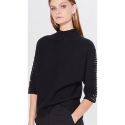 Sweter z dżetami - Czarny. Czarne swetry damskie Mohito, s, bez wzorów, bez rękawów, bez kaptura. Za 119,99 zł.