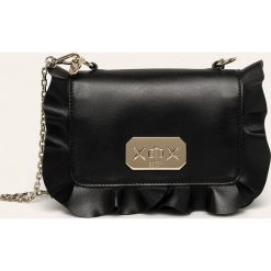 Red Valentino - Torebka skórzana. Czarne listonoszki damskie Red Valentino, w paski, ze skóry, na ramię, małe, bez dodatków. Za 1799,00 zł.
