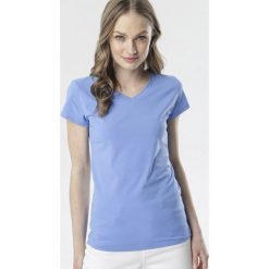 Niebieski T-shirt Mariviane. Niebieskie bluzki damskie Born2be, s, bez wzorów, z dzianiny, z dekoltem w serek. Za 29,99 zł.