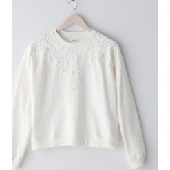 Bluza z ozdobnym haftem -. Bluzy damskie Sinsay, s, z haftami, bez rękawów, bez kaptura. W wyprzedaży za 19,99 zł.