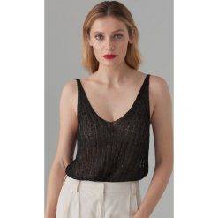 Dzianinowy top z lureksu - Czarny. Czarne topy damskie Mohito, s, bez wzorów, z dzianiny, bez kołnierzyka. Za 69,99 zł.
