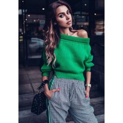 Sweter CHELSEA. Bluzy damskie Sweter CHELSEA, uniwersalny, bez wzorów, bez rękawów, bez kaptura. W wyprzedaży za 49,00 zł.