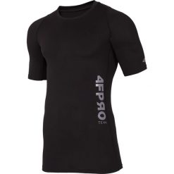 Koszulka baselayer 4FPro TSMF401 - głęboka czerń allov. Koszulki męskie 4f, xs, bez wzorów, z jersey, bez kołnierzyka. W wyprzedaży za 39,99 zł.