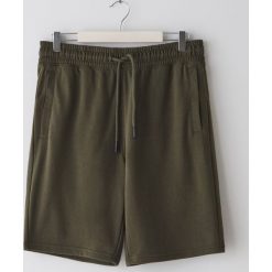 Dresowe szorty - Zielony. Zielone spodenki i szorty męskie Sinsay, s, bez wzorów, z dresówki. Za 39,99 zł.