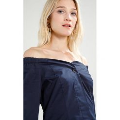 Bluzki damskie: Finery London LUDWICK OFF SHOULDER Bluzka navy cotton
