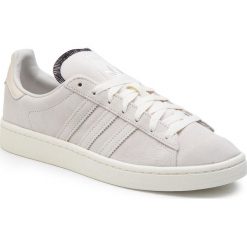 Buty adidas - Campus BD7468 Rawwht/Owhite/Rawwht. Szare półbuty męskie Adidas, na co dzień, bez wzorów, z zamszu, eleganckie, bez zapięcia. W wyprzedaży za 249,00 zł.