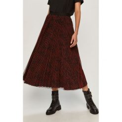 Guess Jeans - Spódnica dwustronna. Czarne spódniczki damskie Guess Jeans, na co dzień, s, z aplikacjami, z poliesteru, casualowe, z podwyższonym stanem, midi, rozkloszowane. Za 519,90 zł.
