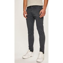 Pepe Jeans - Spodnie James. Niebieskie spodnie męskie Pepe Jeans, na co dzień, bez wzorów, z elastanu, casualowe. W wyprzedaży za 259,90 zł.