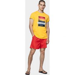 T-shirt męski TSM622 - żółty - Outhorn. Żółte koszulki męskie Outhorn, m, bez wzorów, bez kołnierzyka. W wyprzedaży za 29,99 zł.