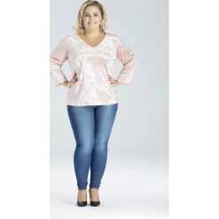 Aksamitna różowa bluzka welurowa oversize PLUS SIZE. Różowe bluzki damskie Moda Size Plus Iwanek, m, bez wzorów, z tkaniny, eleganckie, z dekoltem na plecach, plus size, bez rękawów. Za 89,00 zł.
