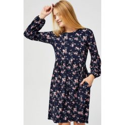 Sukienka w kwiaty. Sukienki damskie Moodo, s, w kwiaty, bez kołnierzyka, bez rękawów. Za 69,99 zł.