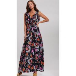 Granatowa Sukienka Pointed. Niebieskie sukienki damskie other, s, bez wzorów, bez kołnierzyka, bez rękawów, maxi. Za 49,99 zł.