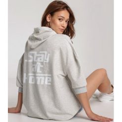 Szara Bluza Sabrithei. Szare bluzy damskie Renee, xl, bez wzorów, bez rękawów, z kapturem. Za 89,99 zł.