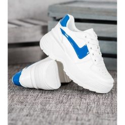 Sneakersy na platformie. Sneakersy damskie KYLIE, ze skóry ekologicznej. Za 89,90 zł.