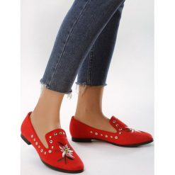 Czerwone Mokasyny Embroidered Lily. Czerwone mokasyny damskie Multu. Za 29,99 zł.