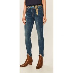 Desigual - Jeansy Rainbow. Niebieskie jeansy damskie Desigual, w paski, z elastanu. W wyprzedaży za 239,90 zł.
