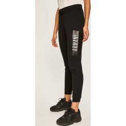 Armani Exchange - Spodnie. Czarne spodnie damskie Armani Exchange, s, bez wzorów, z elastanu, casualowe. Za 429,90 zł.