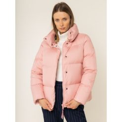 Kurtka puchowa TOMMY HILFIGER Pearl WW0WW25767. Różowe kurtki damskie TOMMY HILFIGER, s, bez wzorów, z poliesteru, bez kaptura. W wyprzedaży za 759,00 zł.