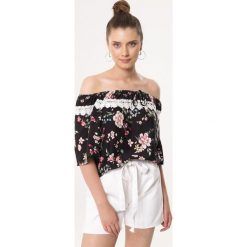Czarna Bluzka Very Thin. Czarne bluzki damskie Born2be, na imprezę, xl, bez wzorów, bez kołnierzyka, z krótkim rękawem. Za 79,99 zł.