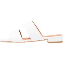 Chodaki damskie: L'INTERVALLE GISELLE Klapki white