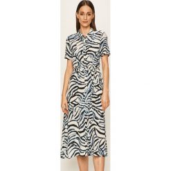 Vero Moda - Sukienka. Niebieskie sukienki damskie Vero Moda, na co dzień, s, w paski, z wiskozy, casualowe, bez kołnierzyka, z krótkim rękawem, krótkie, midi, rozkloszowane. Za 259,90 zł.