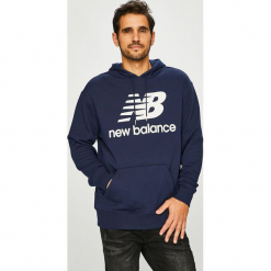 New Balance - Bluza. Niebieskie bluzy męskie marki New Balance, s, z nadrukiem, z elastanu, z kapturem. W wyprzedaży za 229,90 zł.
