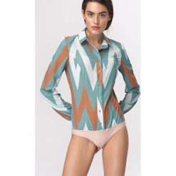 Bluzka koszulowa body - zygzak. Bluzki damskie NIFE, s, bez wzorów, z elastanu, klasyczne, z klasycznym kołnierzykiem, bez rękawów. Za 169,00 zł.