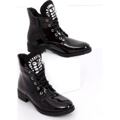 Botki damskie lakierowane czarne NC866 Black. Czarne botki damskie ButyModne, z zamszu, bez obcasa, na sznurówki. W wyprzedaży za 159,00 zł.