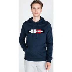 Tommy Hilfiger Bluza Niebieski. Niebieskie bluzy męskie TOMMY HILFIGER, s, z nadrukiem, z bawełny, bez kołnierzyka, bez rękawów, bez kaptura. Za 521,95 zł.