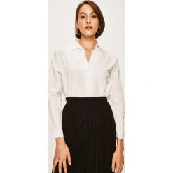 Answear - Koszula. Białe bluzki damskie ANSWEAR, s, bez wzorów, z bawełny, eleganckie, z klasycznym kołnierzykiem, z długim rękawem. W wyprzedaży za 59,90 zł.
