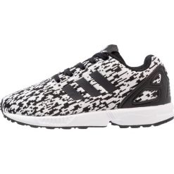 Adidas Originals ZX FLUX Tenisówki i Trampki core black/footwear white. Czarne trampki dziewczęce adidas Originals, z tworzywa sztucznego. W wyprzedaży za 186,75 zł.