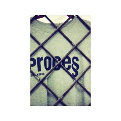 Proces. Szare t-shirty damskie marki Kurdemol, xl, bez wzorów, z dekoltem na plecach. Za 79,00 zł.